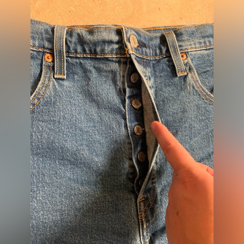 Levi’s Women’s 501 Original Shorts in Jive Stone Medium Blue Wash Denim Size 33 - Picture 4 of 11